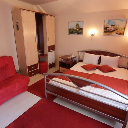 Hotel Zeneva Крагуєваць Екстер'єр фото