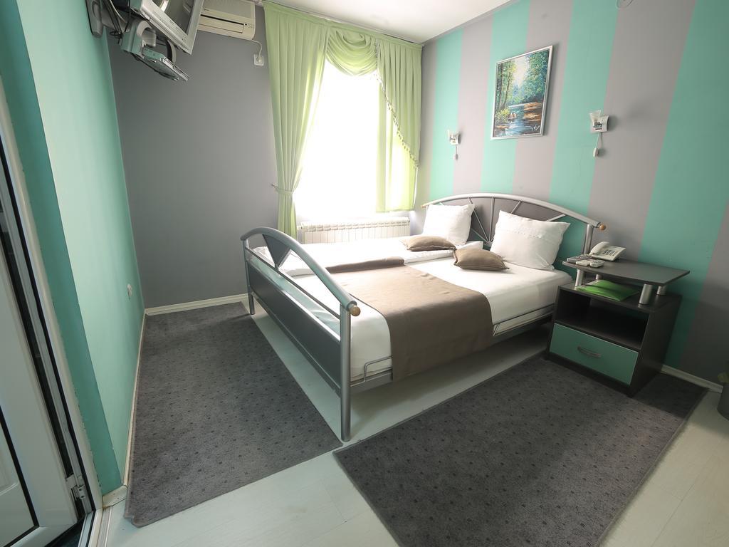 Hotel Zeneva Крагуєваць Номер фото