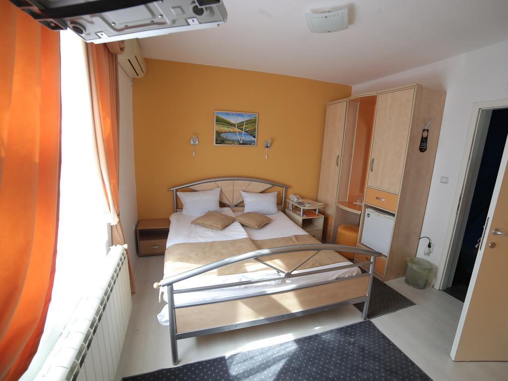 Hotel Zeneva Крагуєваць Номер фото