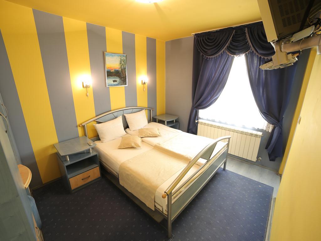 Hotel Zeneva Крагуєваць Номер фото