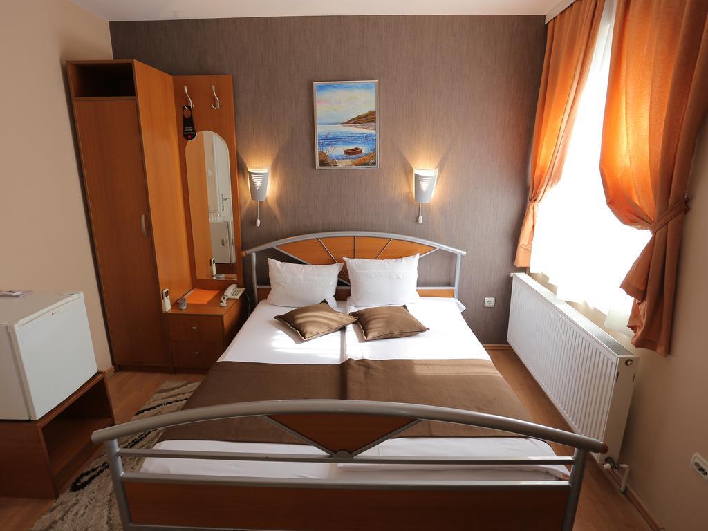 Hotel Zeneva Крагуєваць Номер фото