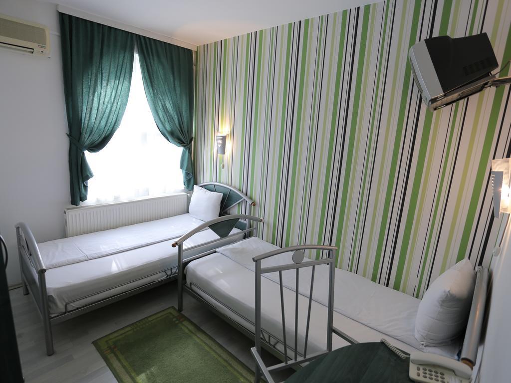 Hotel Zeneva Крагуєваць Номер фото