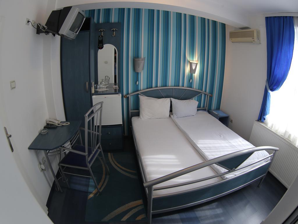 Hotel Zeneva Крагуєваць Номер фото