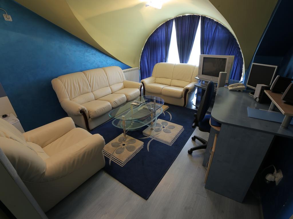 Hotel Zeneva Крагуєваць Номер фото