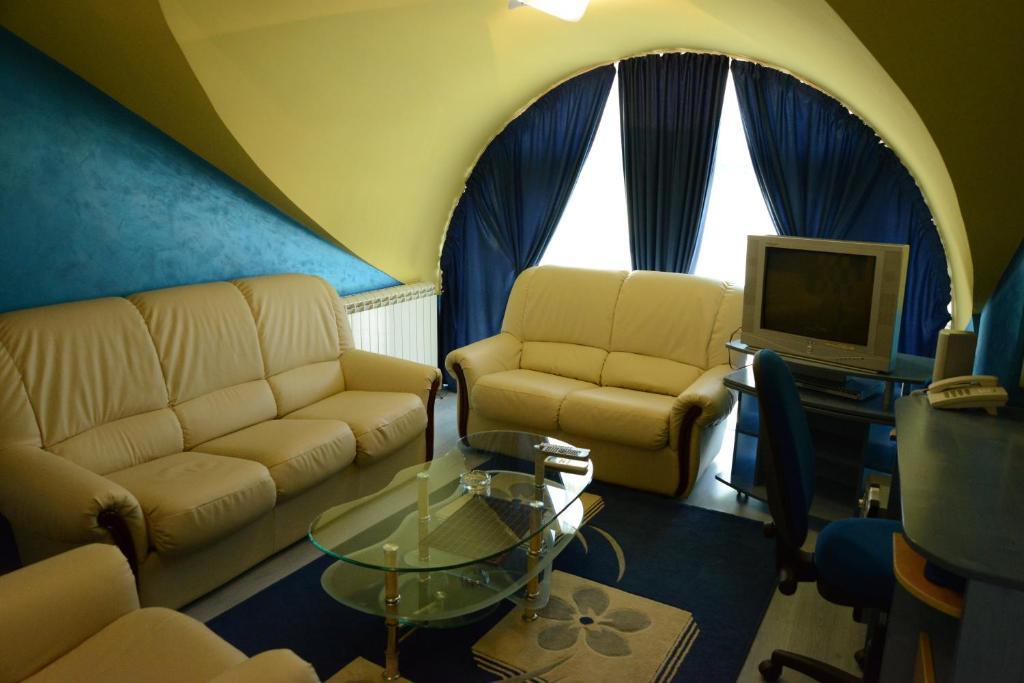 Hotel Zeneva Крагуєваць Номер фото